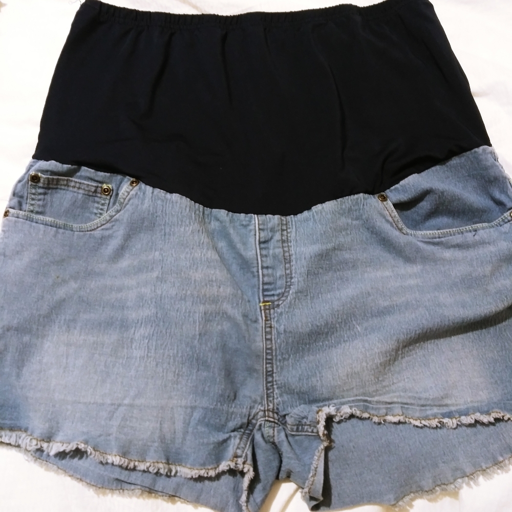 Maternity shorts